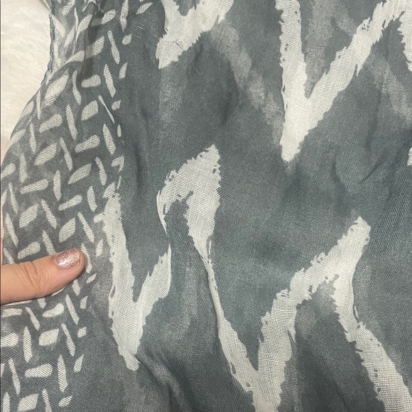 Gray Patterned Infinity Scarf - Picture 2 of 3